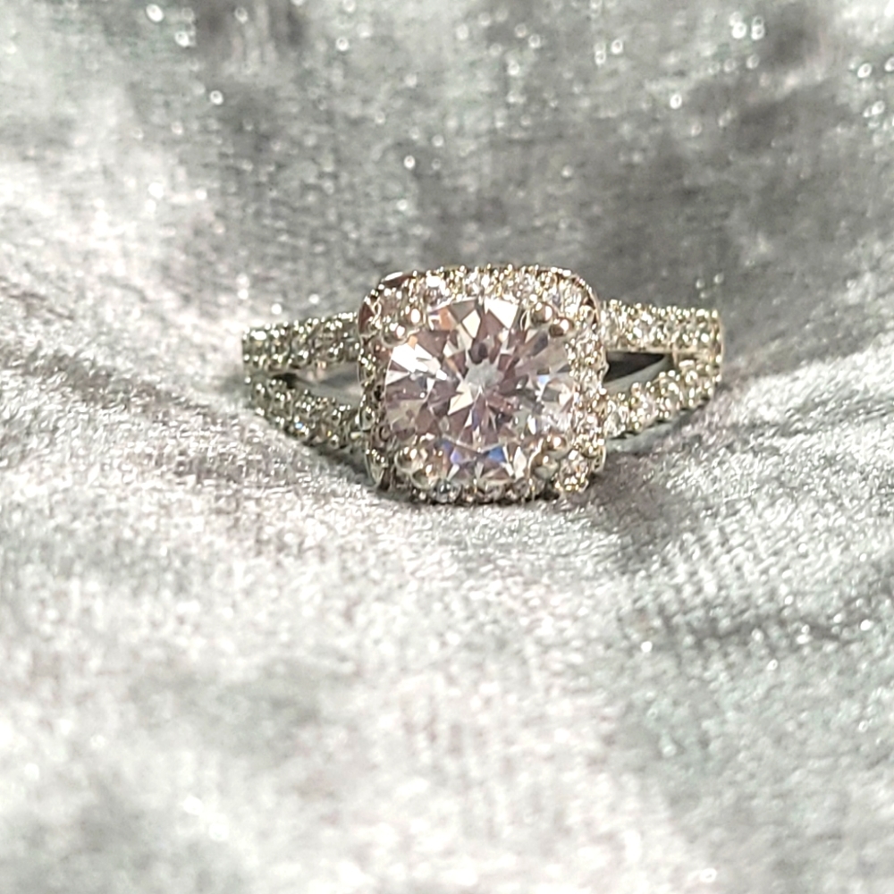 4 Prong White Zircon Silver Color Engagement Ring - Picture 6 of 8